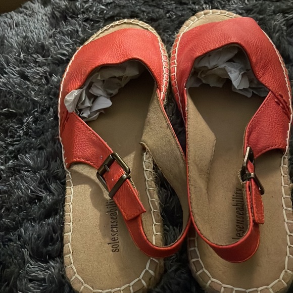 Ladies orange sandals - Picture 2 of 8